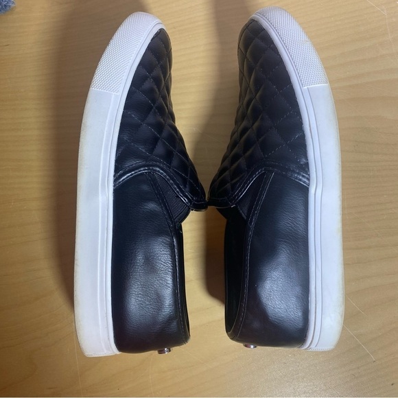 STEVE MADDEN Women's size 8M Electric Slip on Black Quilted style ELTR01S1 - Picture 7 of 10